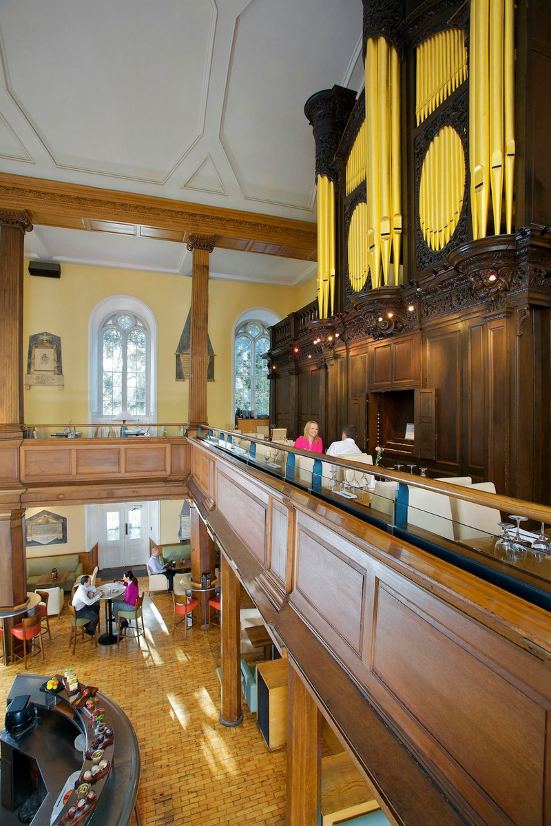 Illustration for article titled Beautiful Churches That Have Been Converted into Secular Buildings